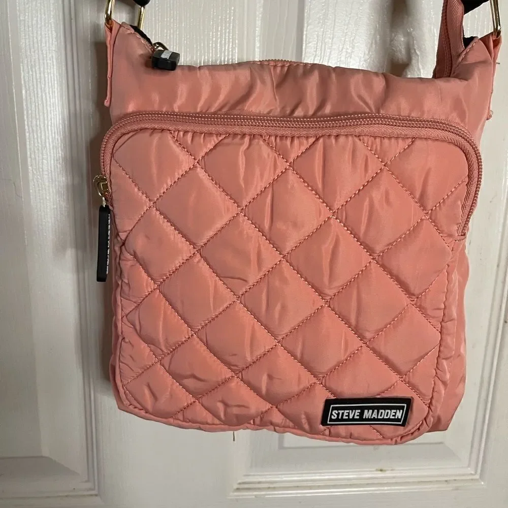 Steve Madden peach quilted nylon front zipper pocket shoulder/crossbody bag.